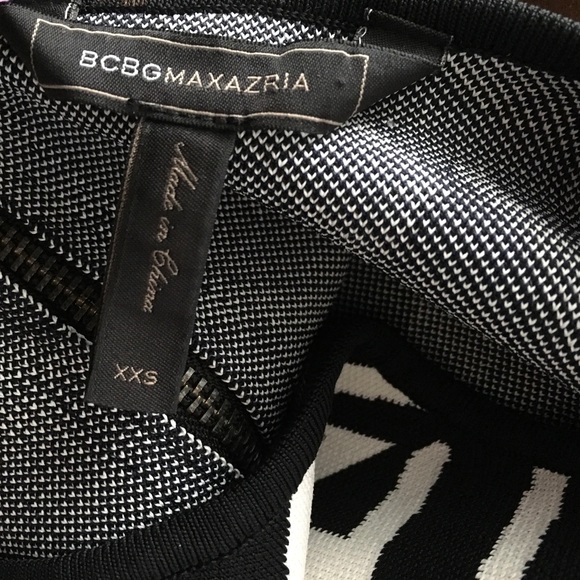 BCBGMaxAzria Blk Wht & Navy Fit & Flare Dress - Picture 6 of 7